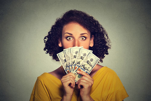 A person holding a handful of cash