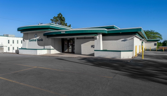 exterior view of des peres branch